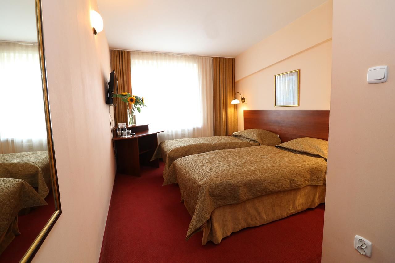 Отель Hotel Adria Румя