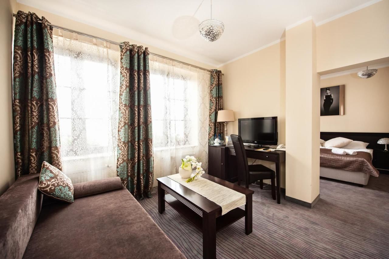 Отель Hotel Willa Adriana Плоцк