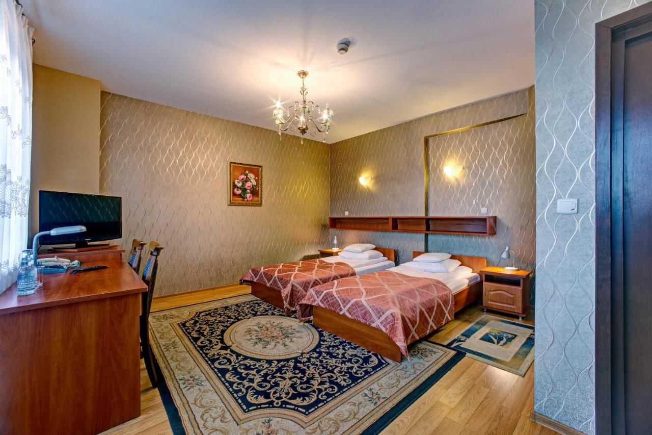 Отель Hotel i Restauracja Bona Санок