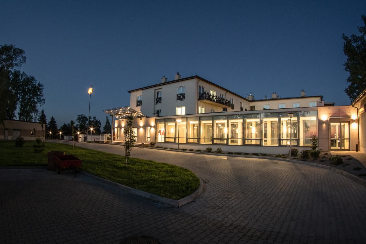 Отель Hotel Radocza Park Business Radocza