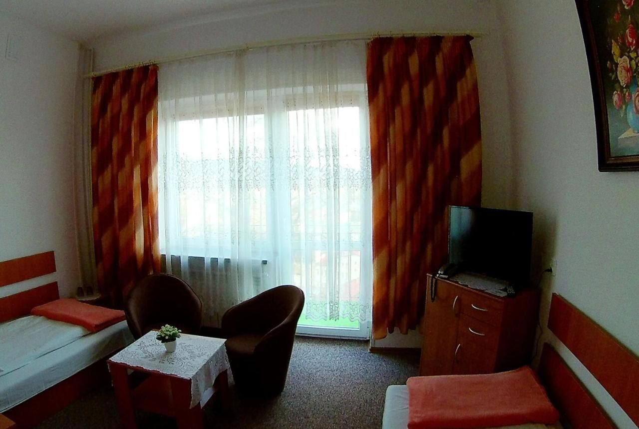 Отель Hotel Pod Trzema Różami Санок-11