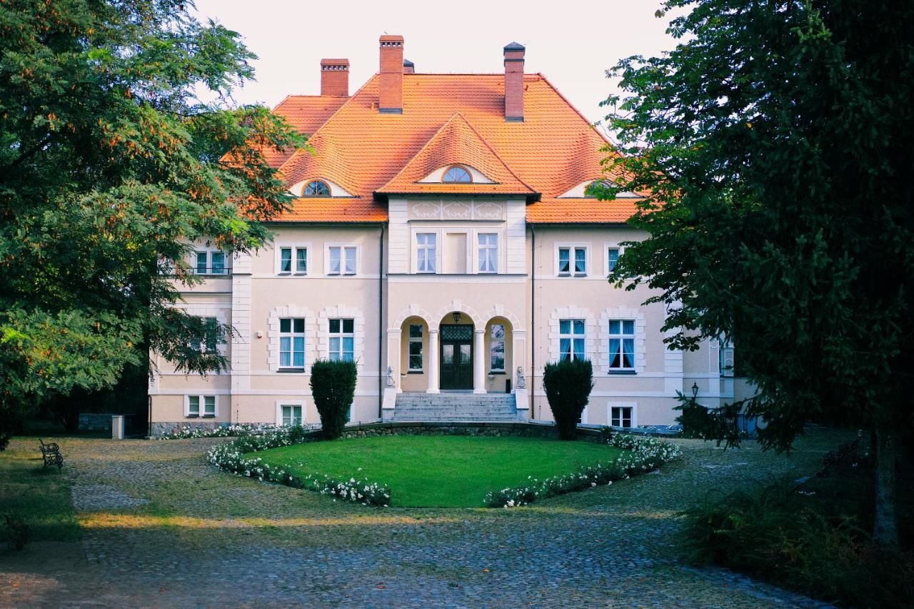 Отель Pałac w Dębinie Krzeszkowice
