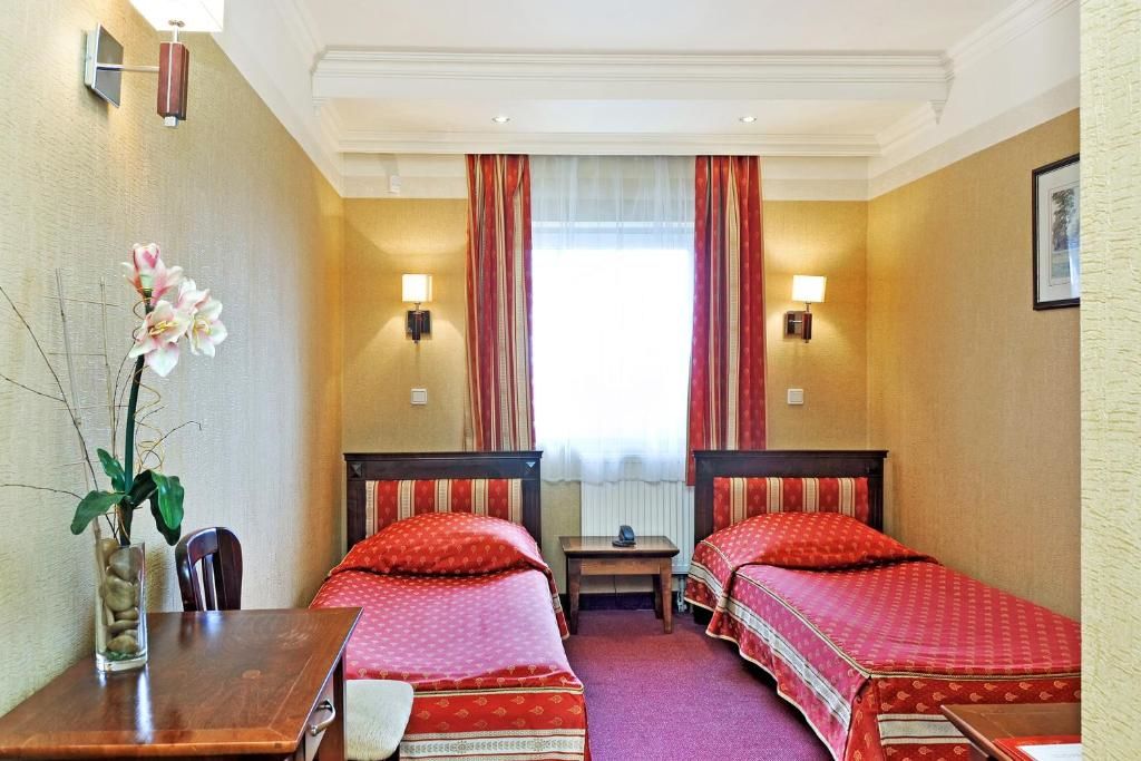 Отель Hotel Senator Centrum Konferencyjne Стараховице-50