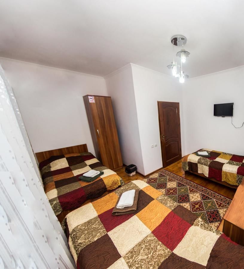 Отели типа «постель и завтрак» Sweet House Guest house Каракол-24