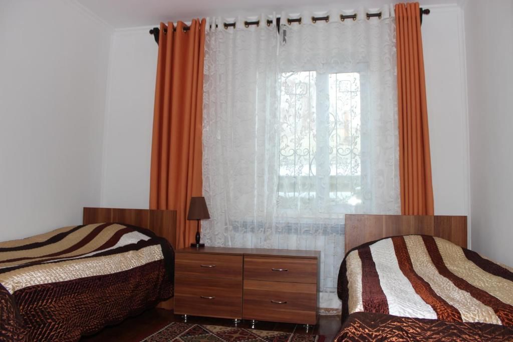 Отели типа «постель и завтрак» Sweet House Guest house Каракол