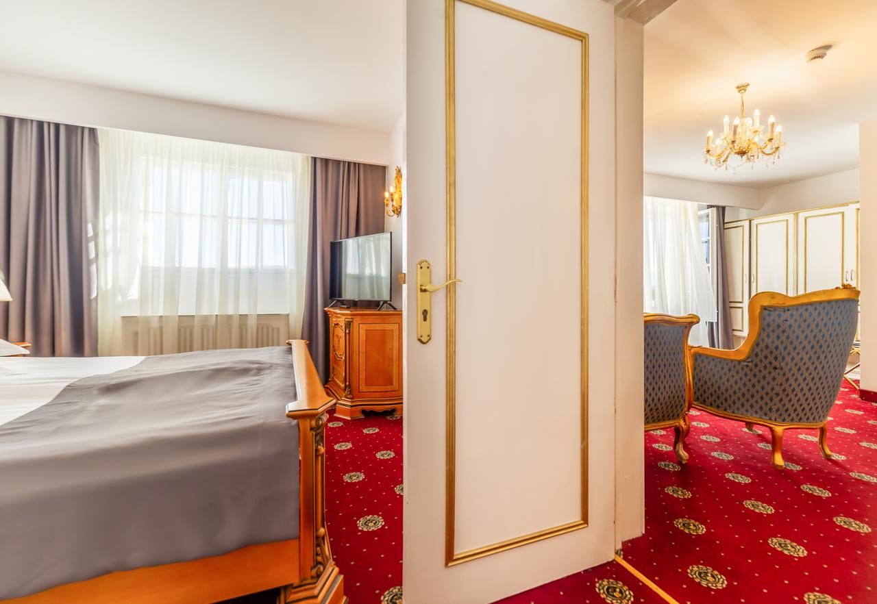 Отель Hotel Imparatul Romanilor Сибиу