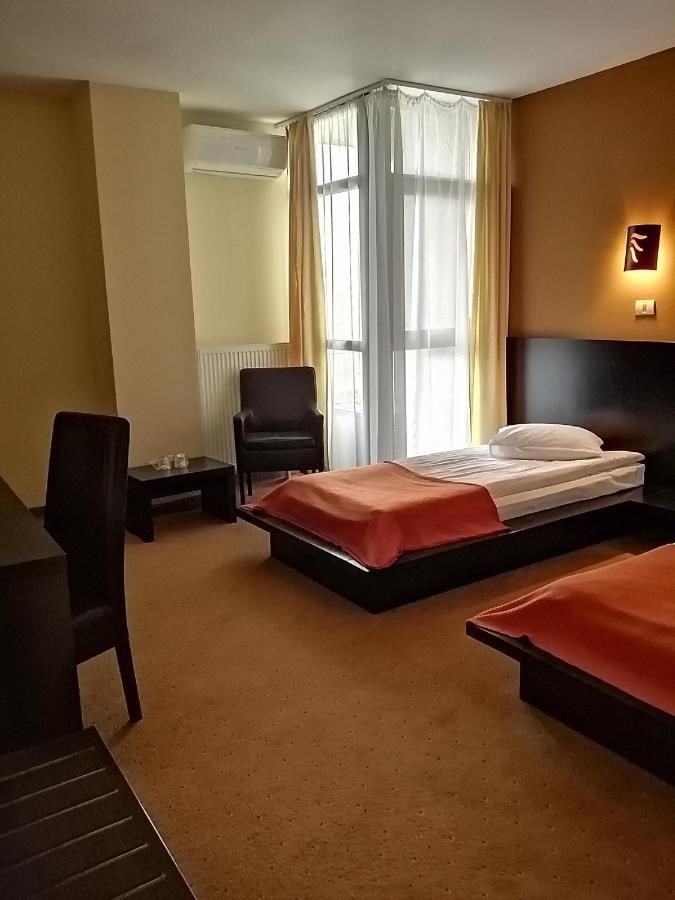 Отель Hotel Maxim Арад