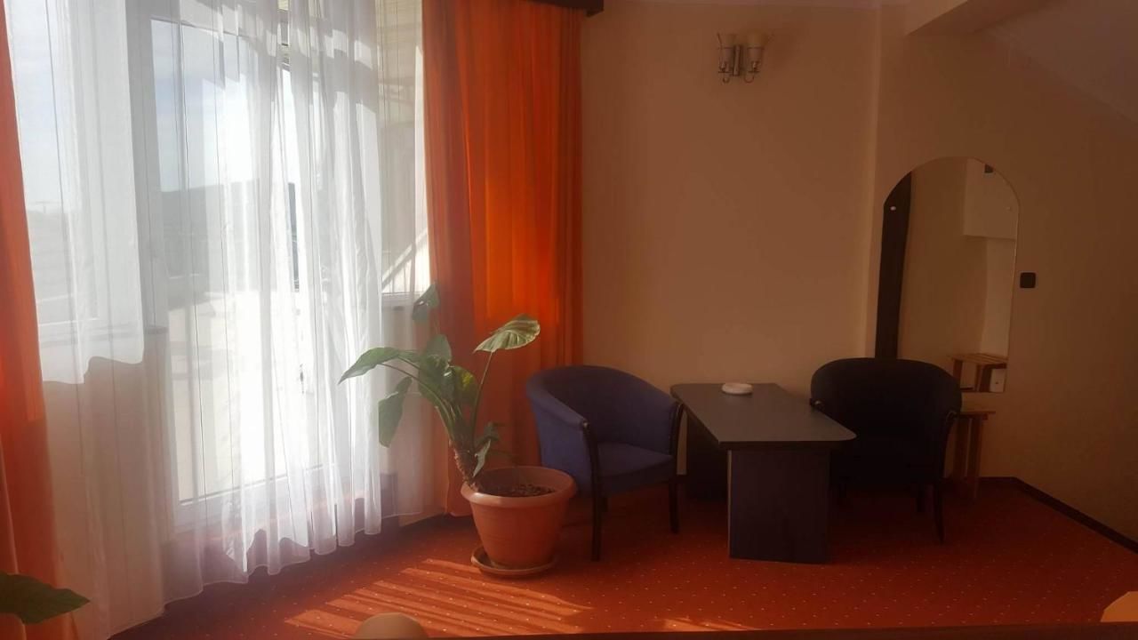 Отель Hotel President Арад-32