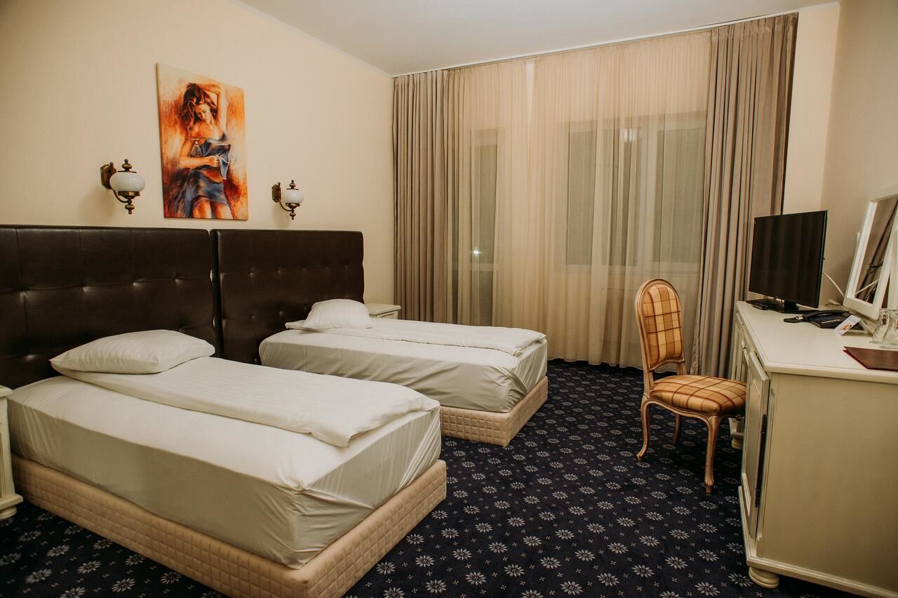 Отель Hotel Coandi Арад