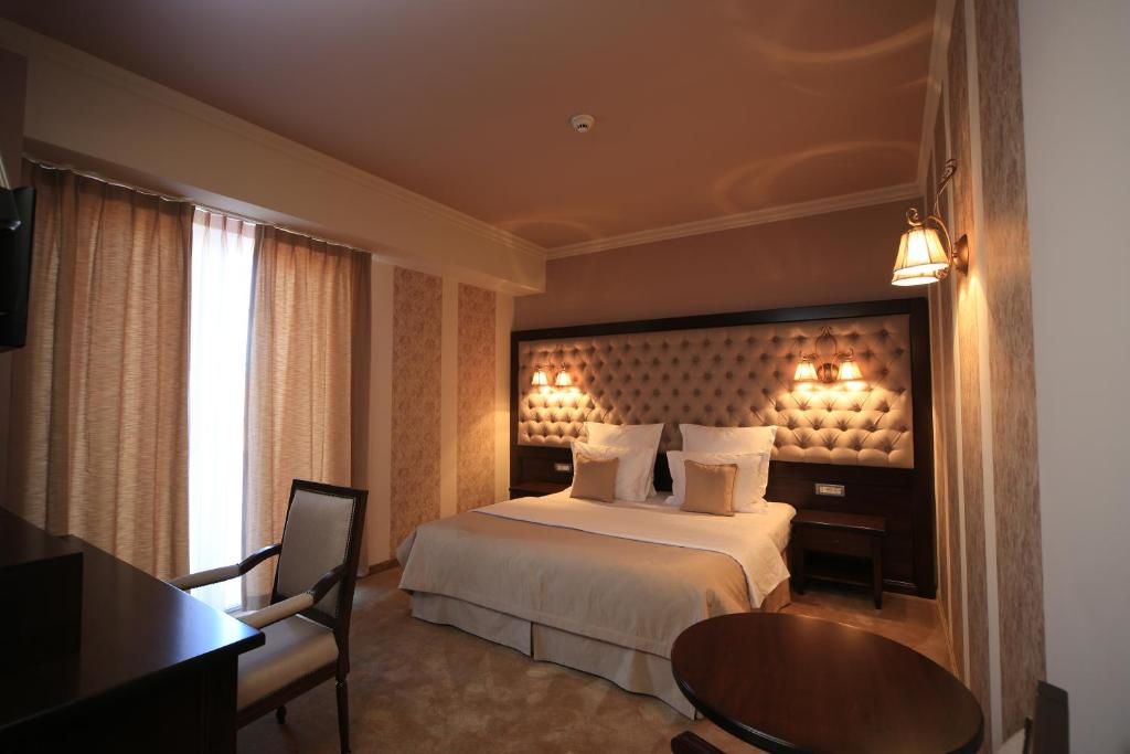 Отель Simfonia Boutique Hotel Рымнику-Вылча