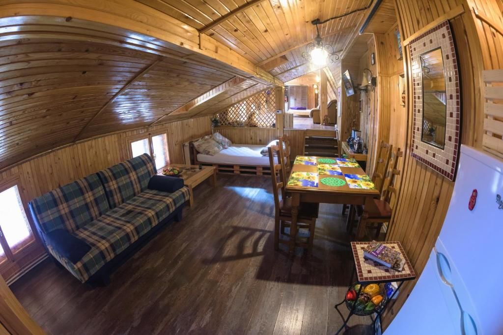 Проживание в семье Wooden Attic Suite Брашов