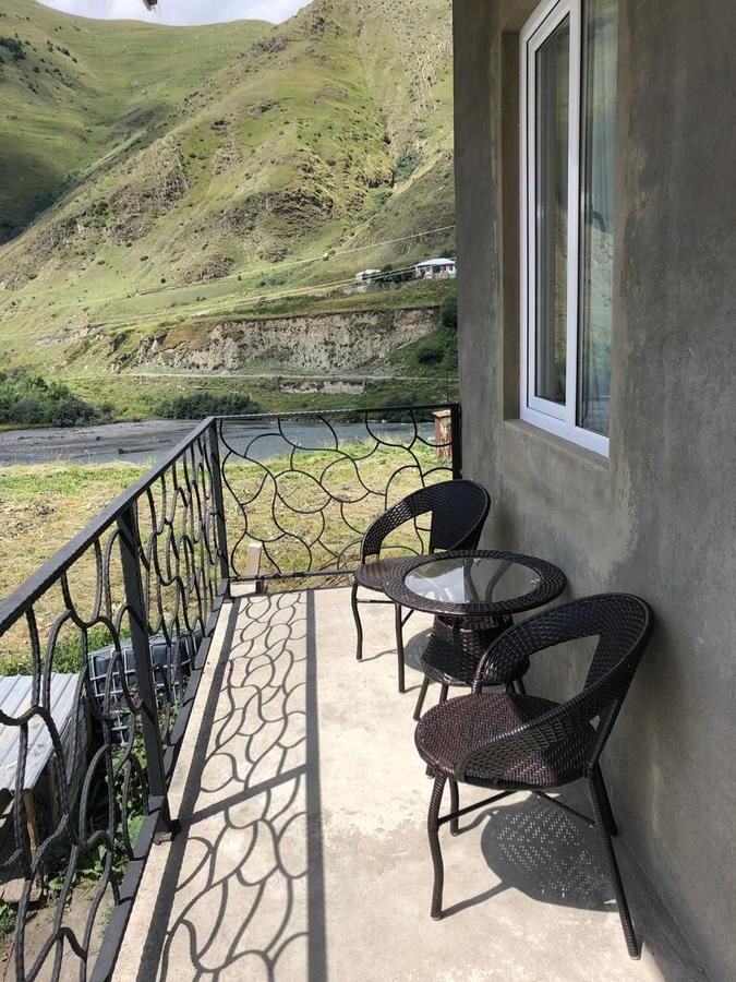 Гостевой дом Traveler Kazbegi Guesthouse Степанцминда-12