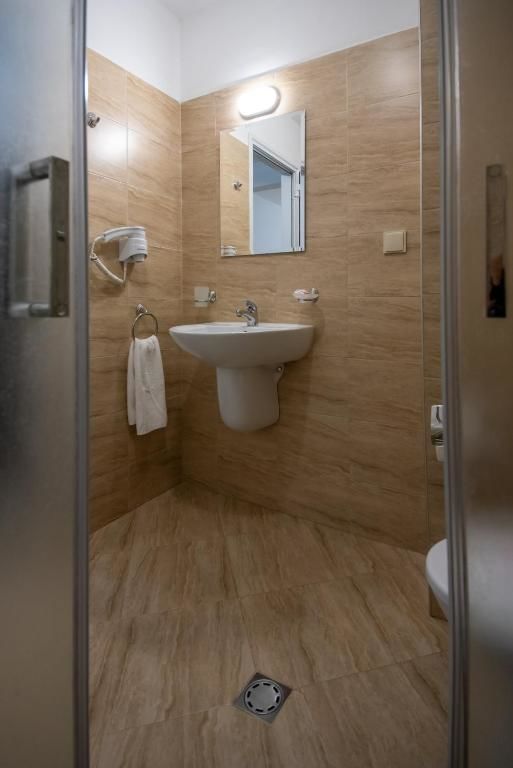 Отель Ariana Hotel Китен