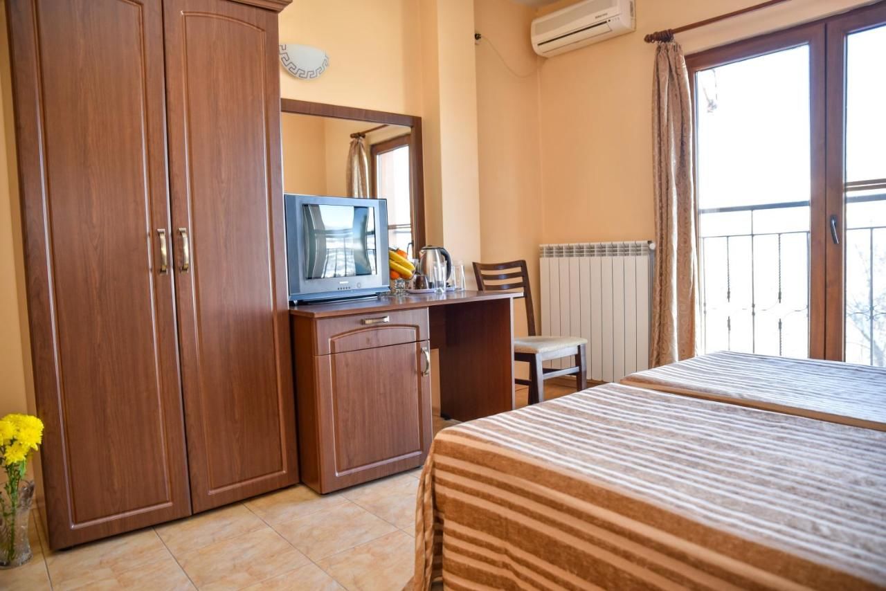 Отель Lucky Hotel Велико-Тырново-48