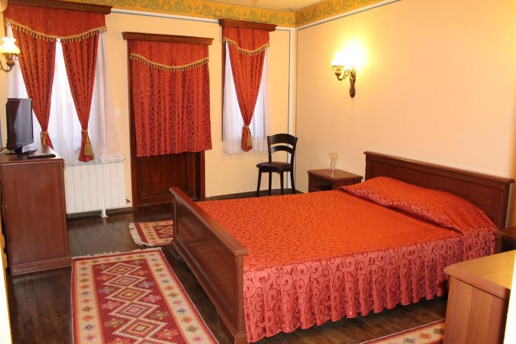 Отель Family Hotel at Renaissance Square Пловдив