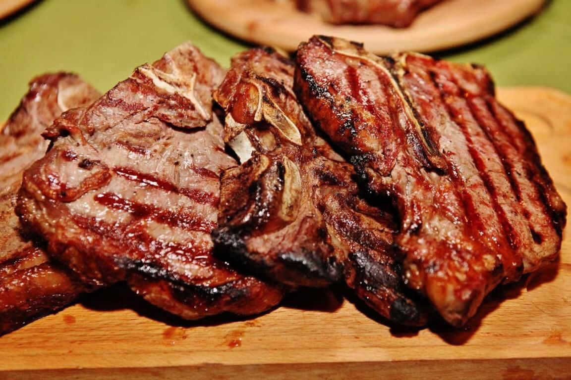 Жесткая говядина. Мягкое мясо. Приготовление говядины сочной и мягкой. Пушистое мясо.