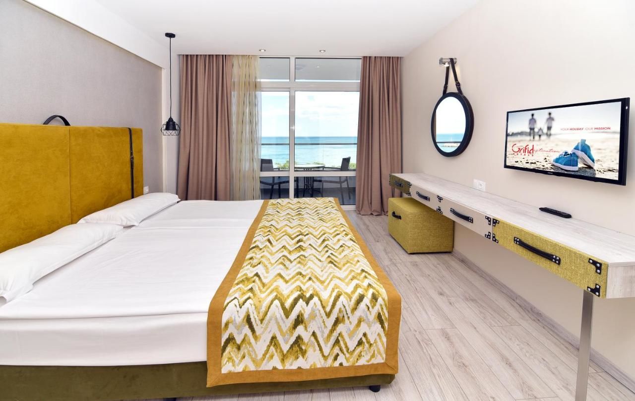 Отель Grifid Encanto Beach Hotel - Wellness & Spa Золотые Пески