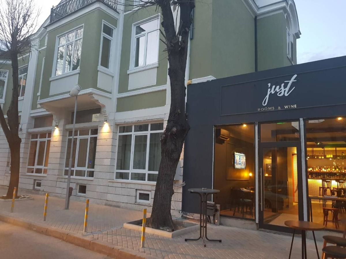 Отель JUST rooms & wine Варна