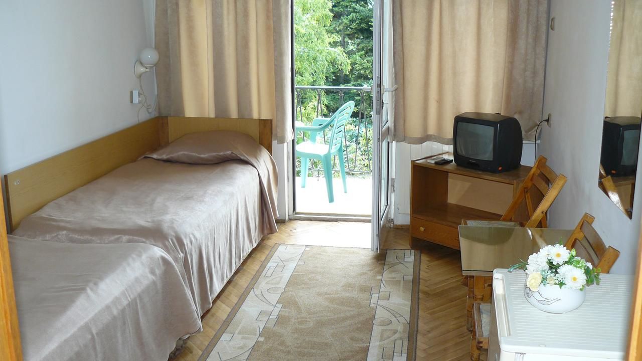 Отель Hotel Briz 3 - Free Parking Варна-19