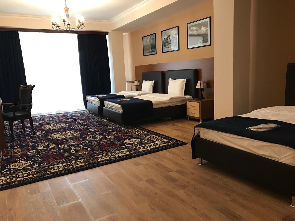 Отель Hotel Plaza Viktoria Гюмри-5