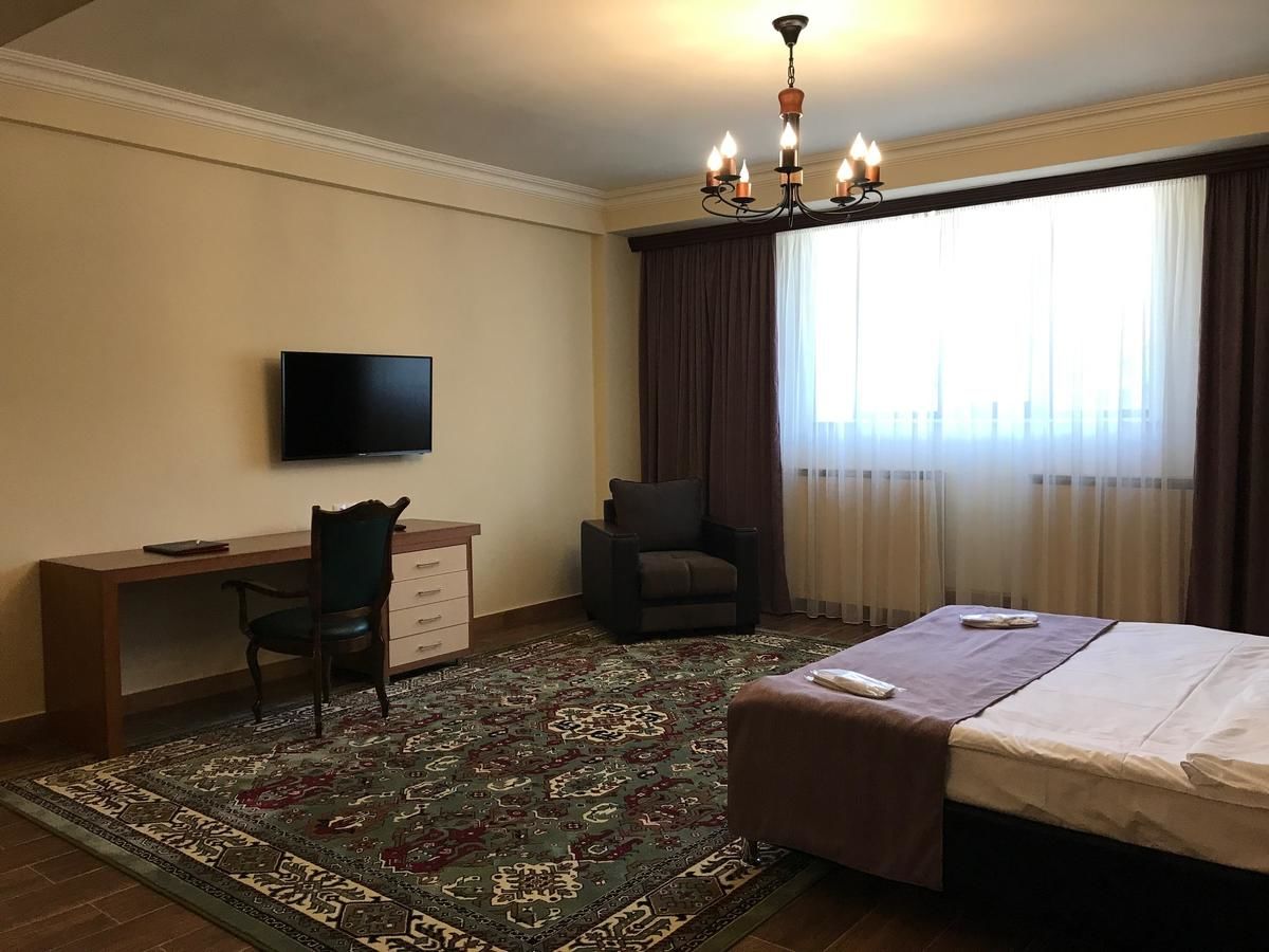 Отель Hotel Plaza Viktoria Гюмри-23