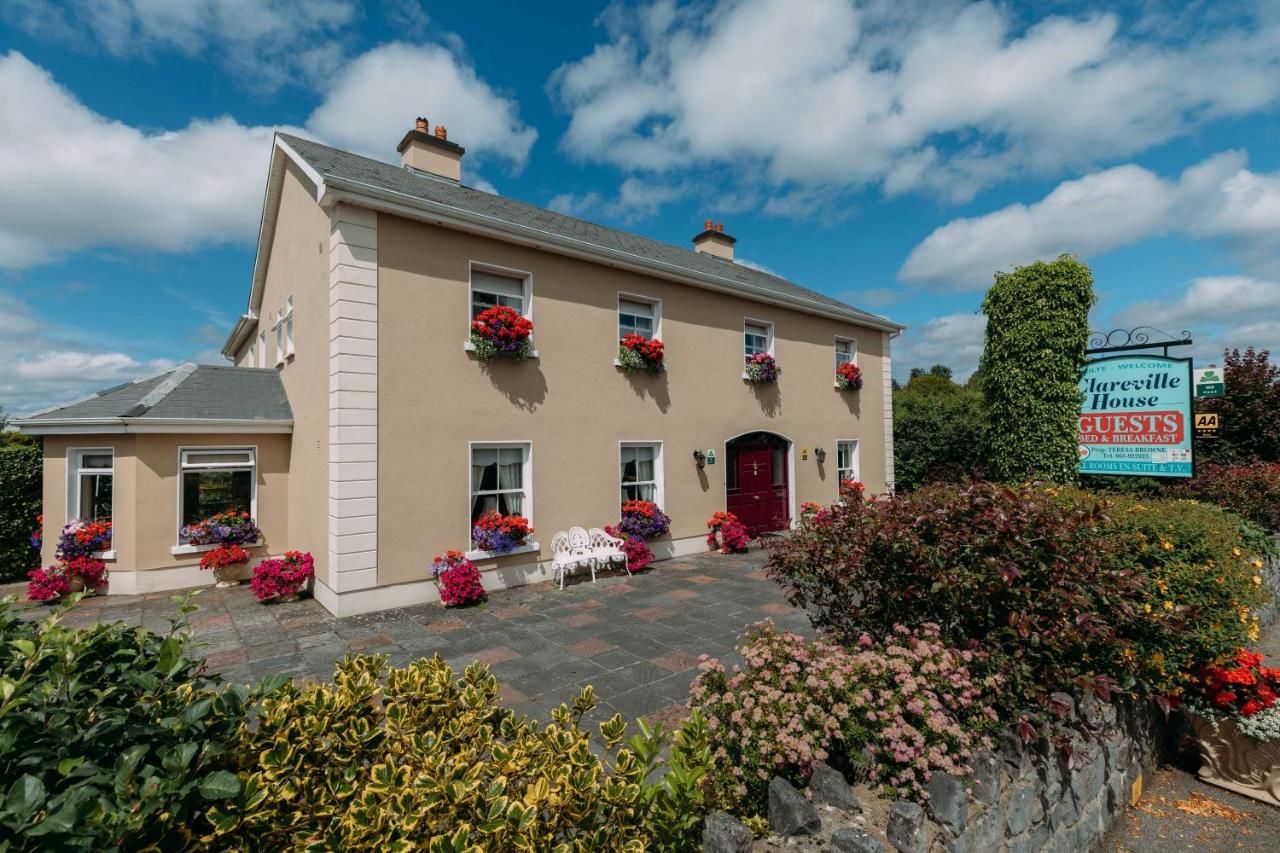 B b ireland. East Clare. Hotel Type House. Tullamore Ireland. B-House.