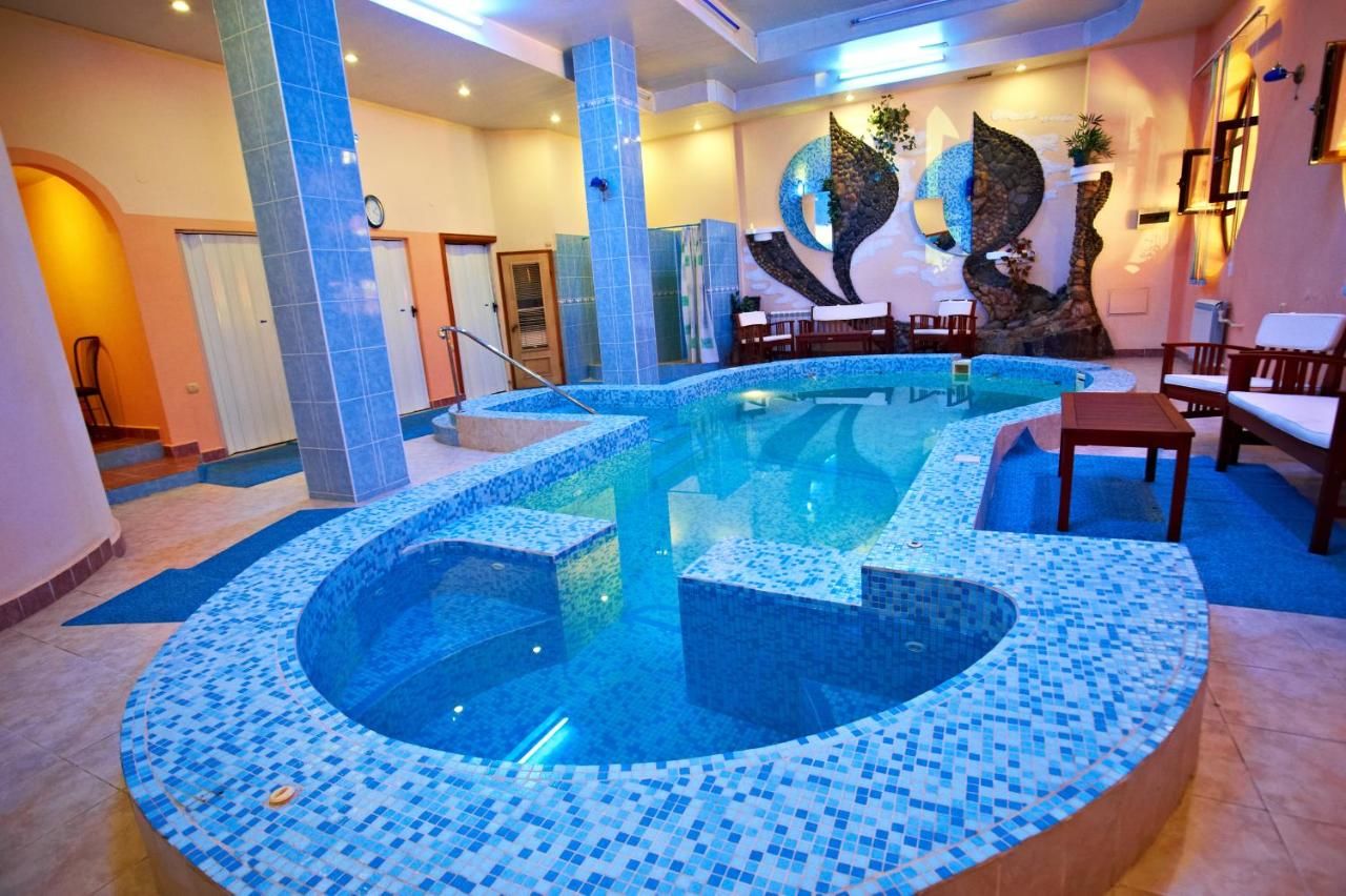 Гостиницы с бассейном
