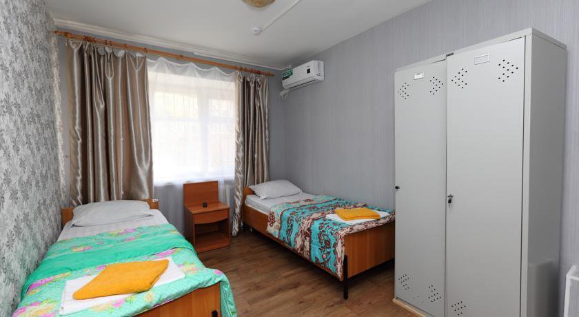 общежитие хабаровск. койко место хабаровск. хостел фабрика хабаровск. шеронова 10 какаду отель. хостел b b хабаровск на станционной.