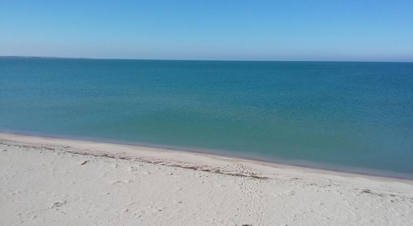 Крым черноморский межводное. Межводное Крым море. Западный берег Крыма Межводное. Песчаное Крым Межводное. Крым Межводное побережье черного моря.