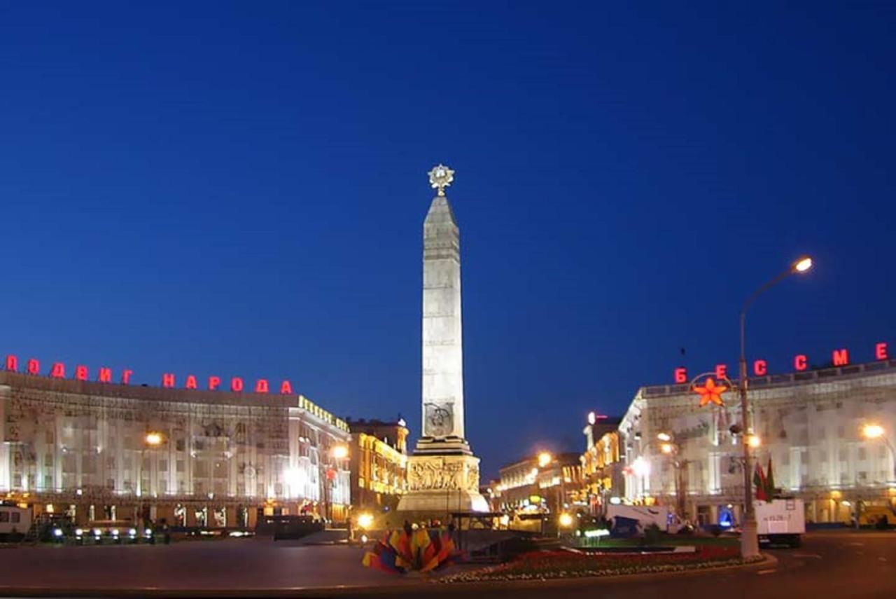 Обелиск на площади Победы в Минске