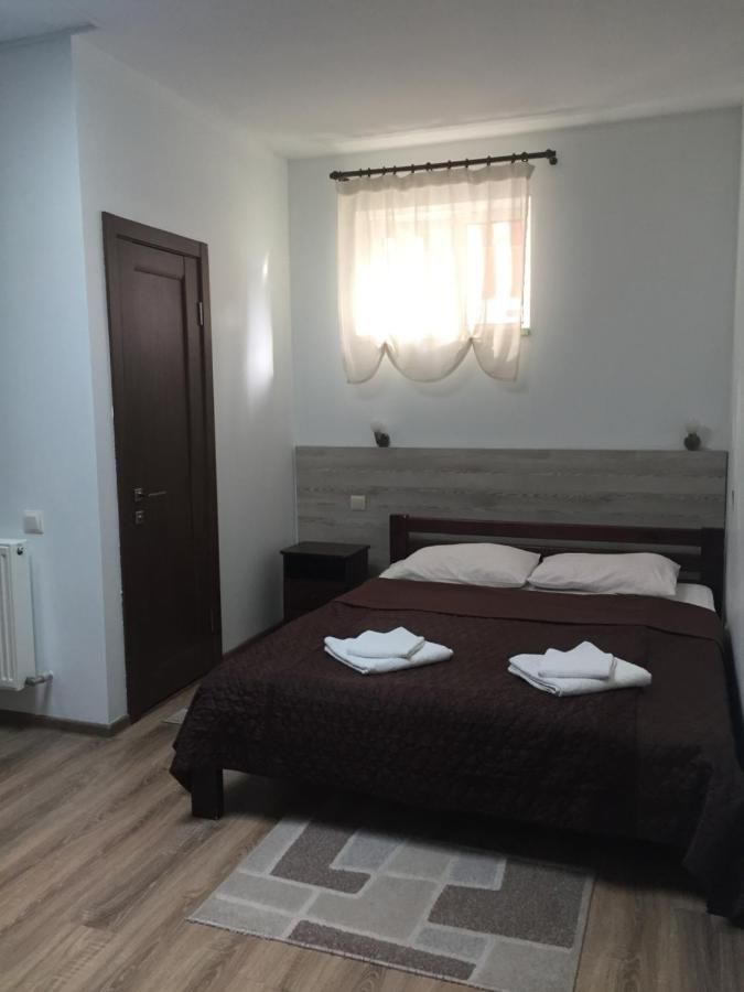 Отель Hotel Karpaty Ивано-Франковск