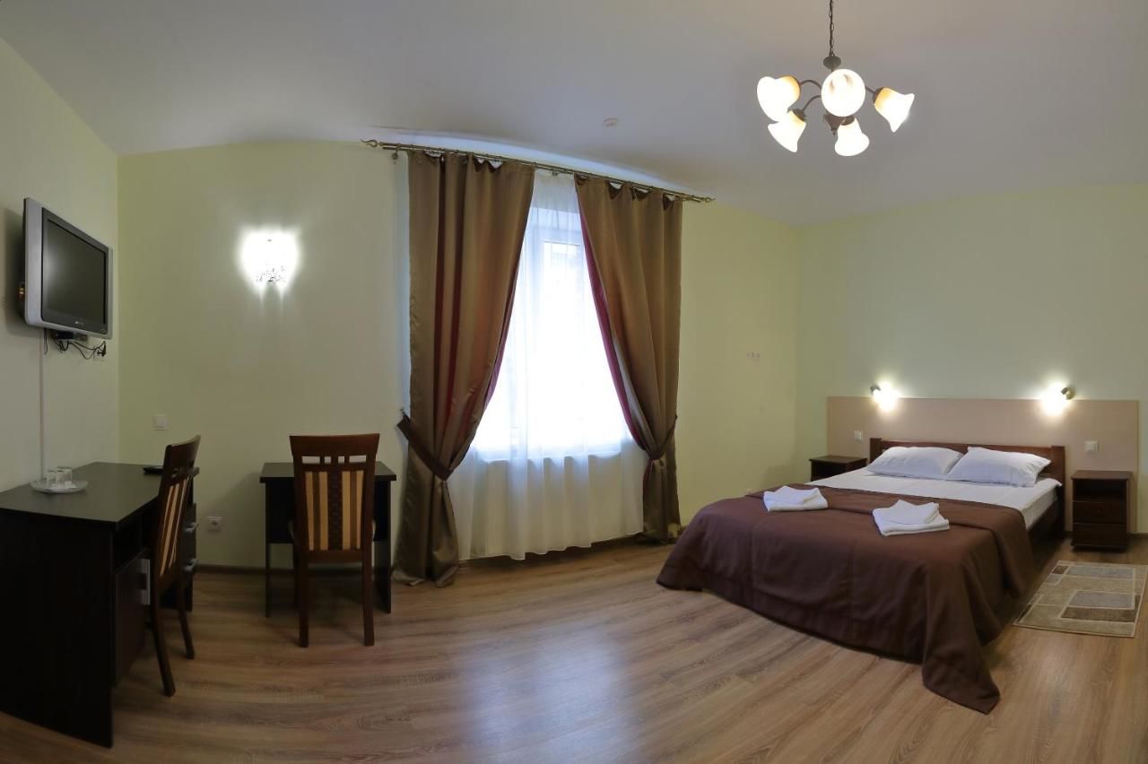 Отель Hotel Karpaty Ивано-Франковск