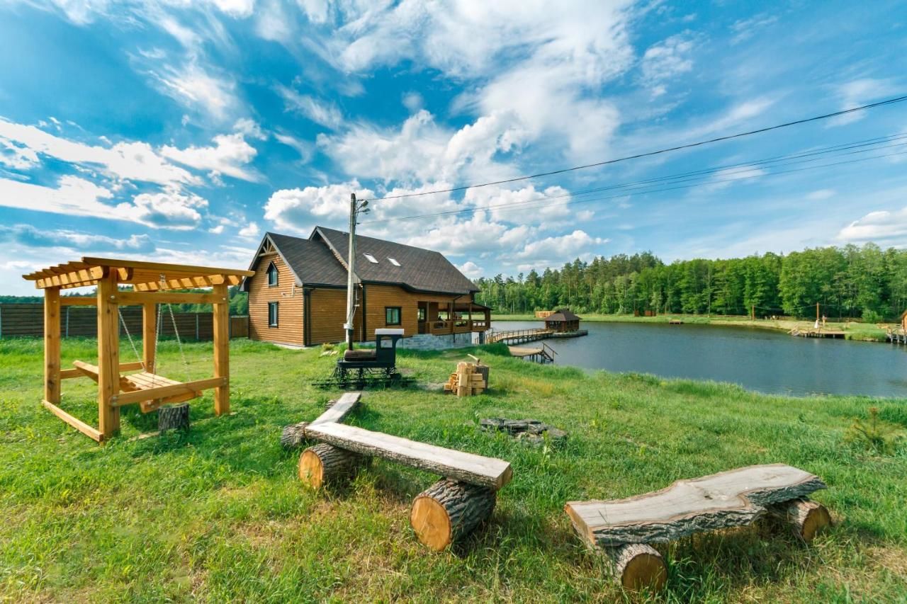 Дом на озере Украина