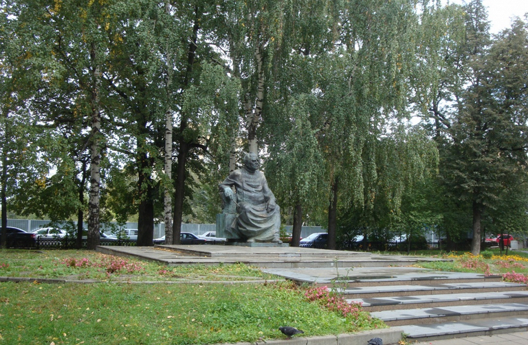 Памятник Баки Урманче
