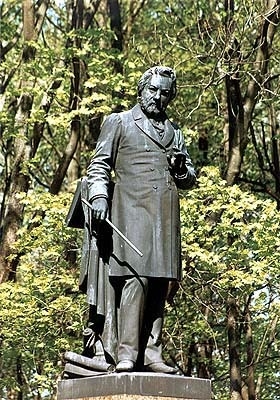Памятник М.И. Глинке