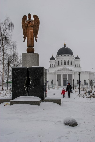 Памятник погибшим чернобыльцам-нижегородцам 