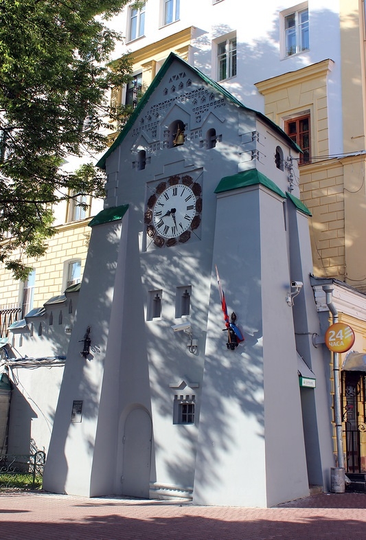 Башня с часами в Нижнем Новгороде