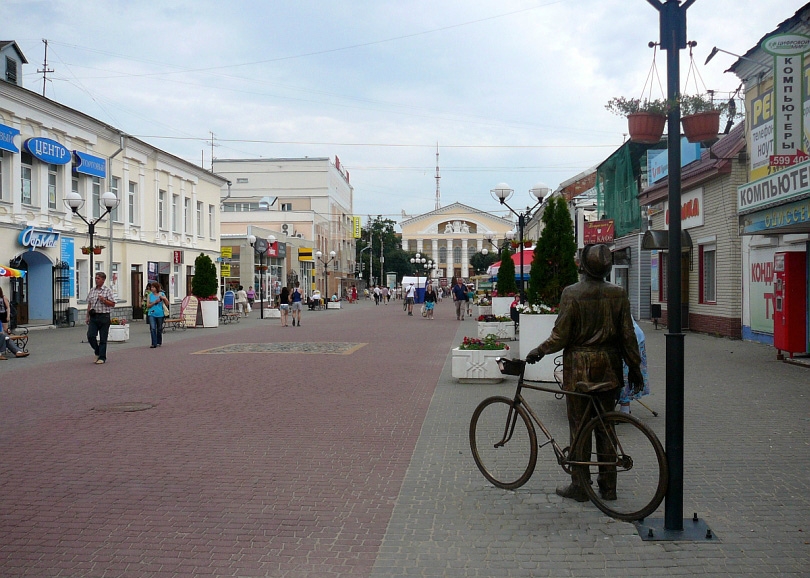 Улицы калуги. Калужский Арбат в Калуге. Калуга Театральная площадь Арбат. Театральная улица Калуга. Калуга центр Калужской области улица Театральная.