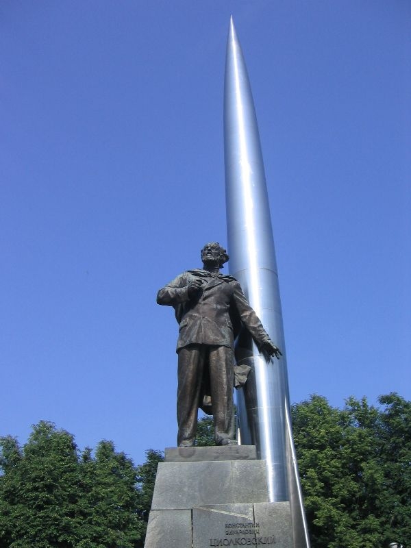 Скульптура К. Э. Циолковского