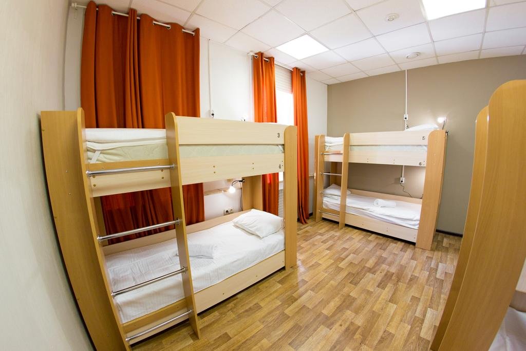 Хостел иркутск недорого. Хостел z Hostel Иркутск. Хостел кедр в Иркутске. Хостел с внутренним двором. Супер хостел в Иркутске Свердлова 10.