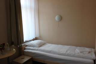Фото номер Windrose Двухместный номер с 2 отдельными кроватями и собственной ванной комнатой