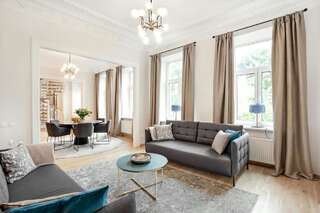 Апартаменты Luxurious 2bdr Apartment in Old Town By Houseys