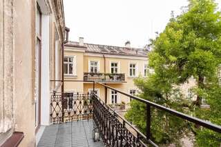 Фото Апартаменты Luxurious 2bdr Apartment in Old Town By Houseys город Вильнюс (28)