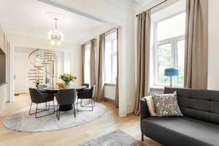 Фото Апартаменты Luxurious 2bdr Apartment in Old Town By Houseys город Вильнюс (3)