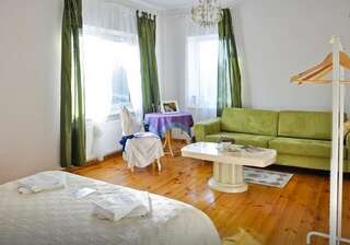Фото номер Irena Family House Номер с кроватью размера «queen-size» и общей ванной комнатой