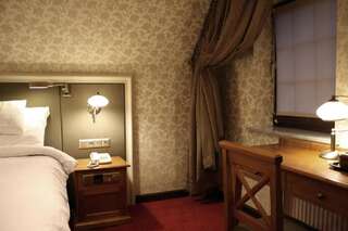 Отель Hotel Petite Fleur Торунь Улучшенный трехместный номер-4