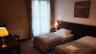 Фото номер Hotel Cyprus Улучшенный двухместный номер с 1 кроватью или 2 отдельными кроватями