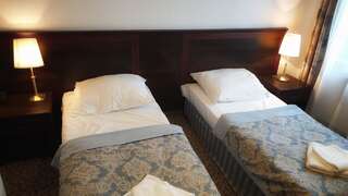 Фото номер Hotel Cyprus Двухместный номер с 1 кроватью или 2 отдельными кроватями