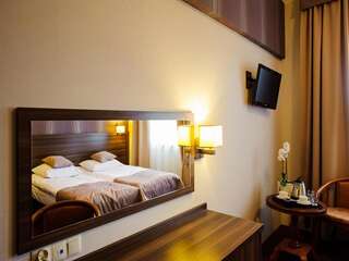 Отель Hotel Sevilla Рава-Мазовецкая Стандартный двухместный номер с 2 отдельными кроватями-1
