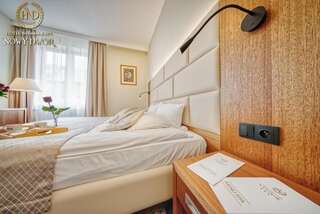 Отель Hotel Wellness & Spa Nowy Dwór Жешув Номер с кроватью размера «queen-size»-1